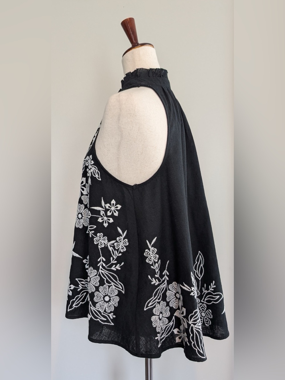 Pilcro The Tavi Blouse Tank Edition V-Neck Embroidered Black White Size Small - Picture 8 of 12